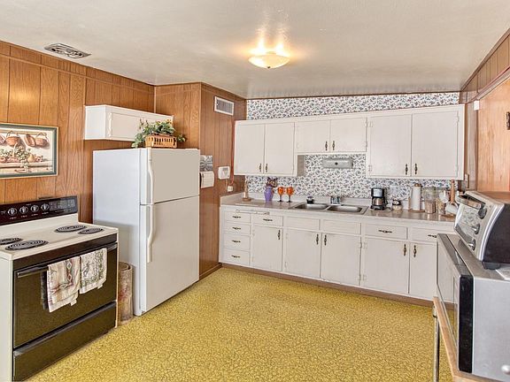 4th image of 133 W Brown Dr