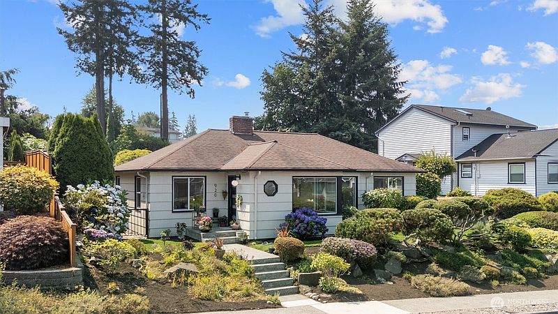 3rd image of 920 Maple Street