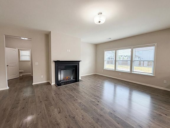 3rd image of 512 Killdeer Rd
