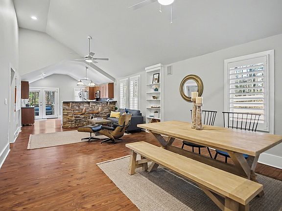 4th image of 3223 Tryon Rd