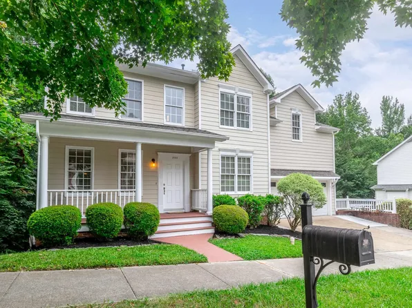 200 Edgewater Cir, Chapel Hill, NC 27516