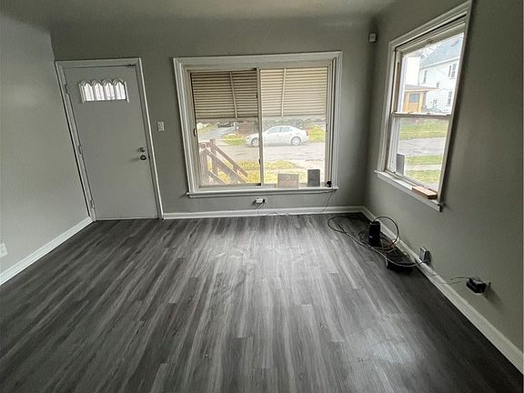 3rd image of 4240 E 114th St