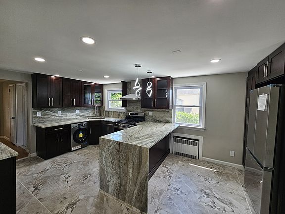 4th image of 150-152 Illinois Ave #2