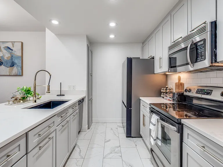 412 Josephine St — Photo 6