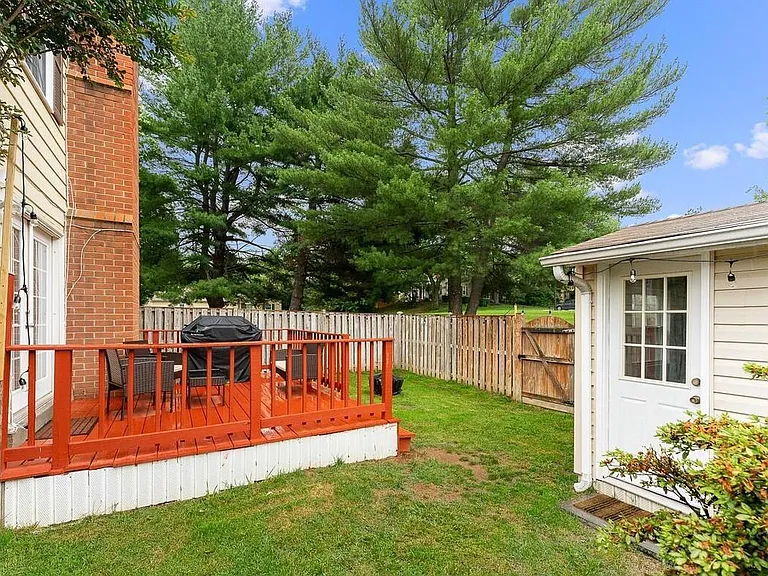 406 Maple Ct — Photo 14