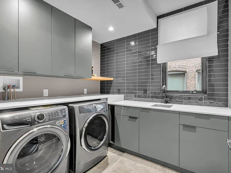 110 S Bonsall St — Photo 18