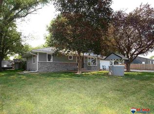 8633 Lincoln St, Lincoln, NE 68526