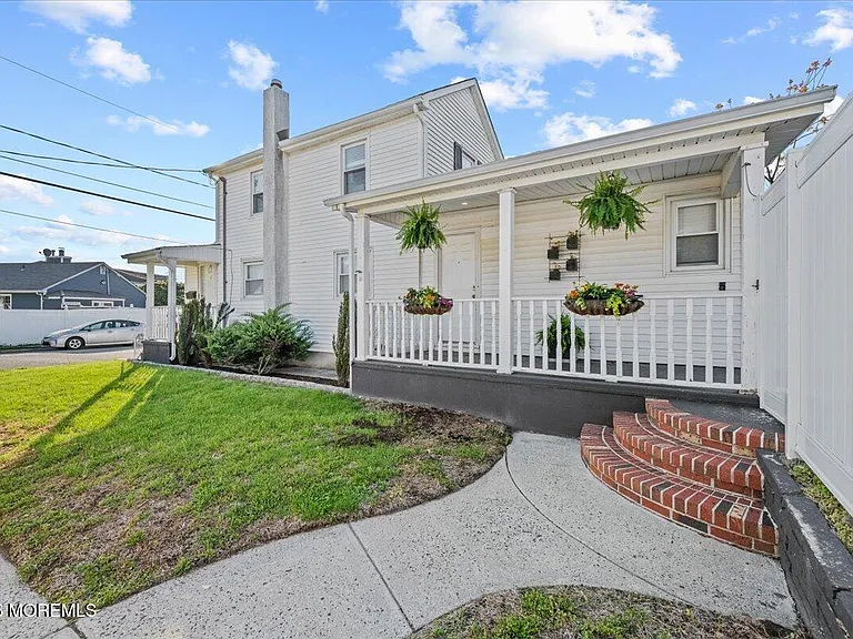 543 Springdale Ave — Photo 3