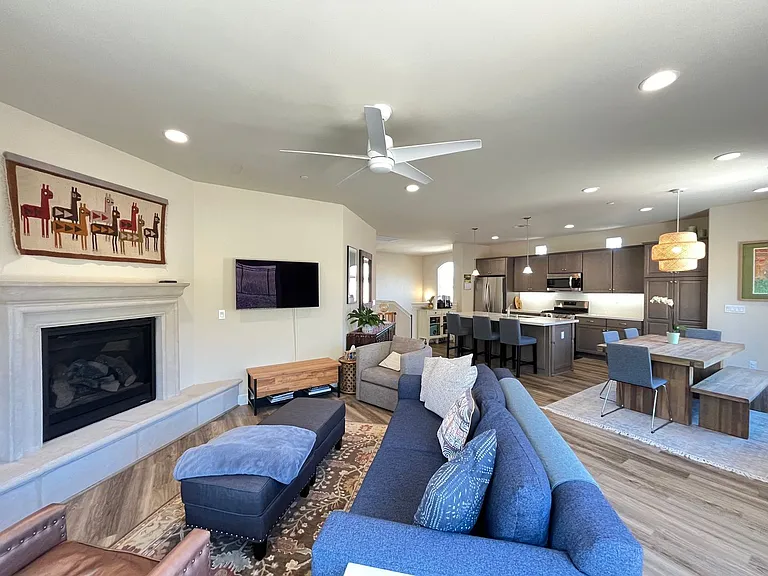 3005 Arezzo Dr — Photo 2