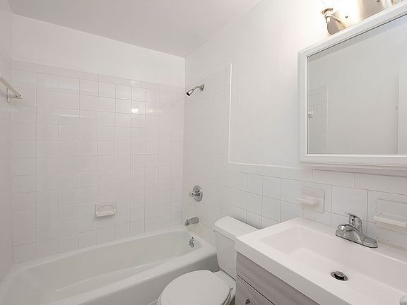 5th image of 255 W 51st St APT 3B