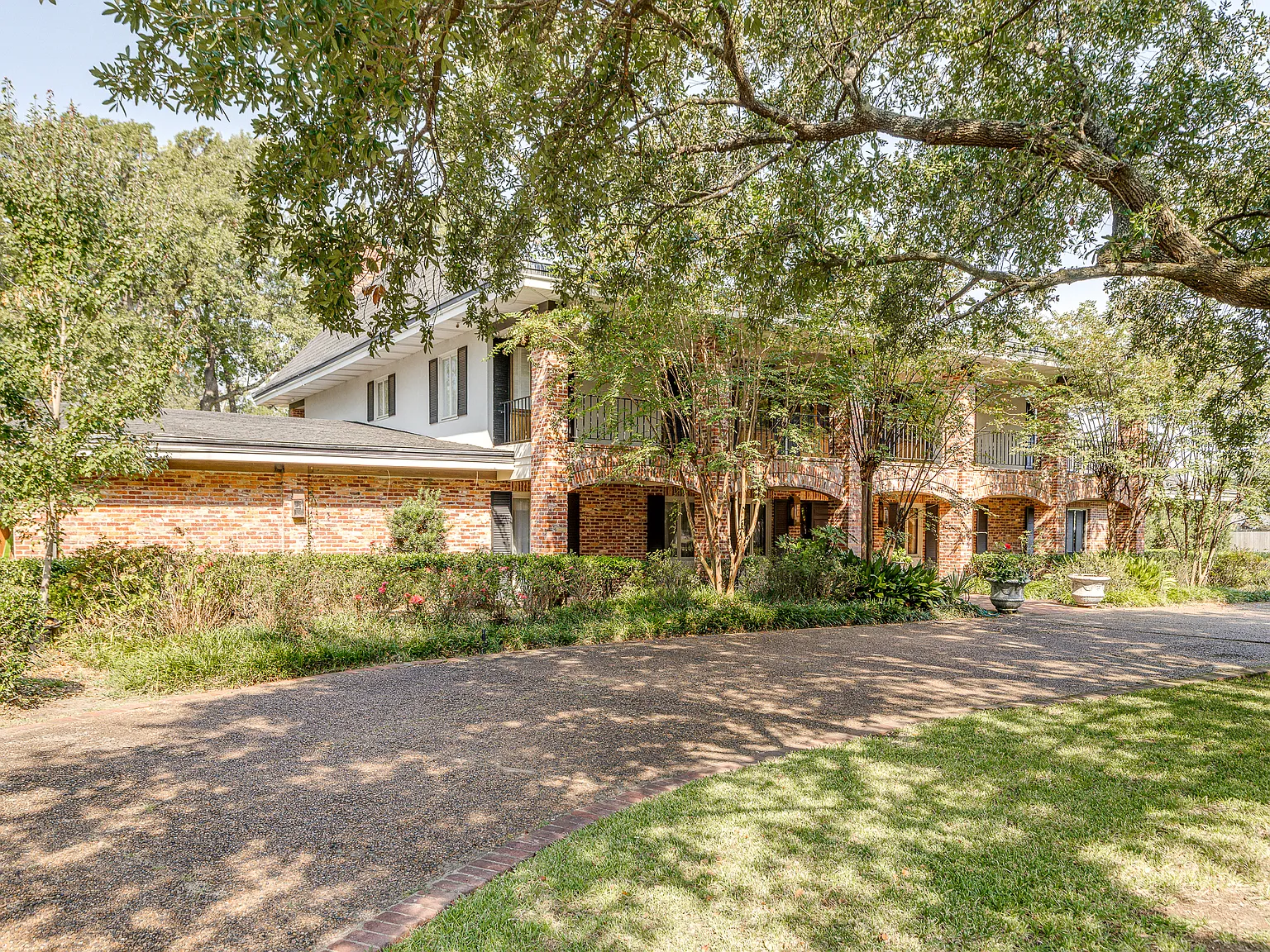 6 bed, 6250 sqft, $12,000 — Photo 1