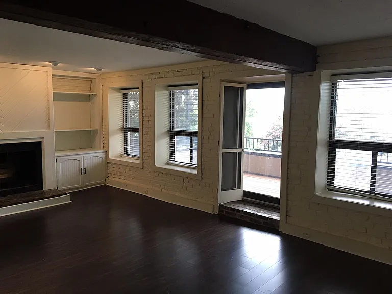 107 S Front St #27 — Photo 3