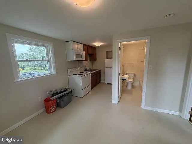271 Redwood Dr — Photo 3