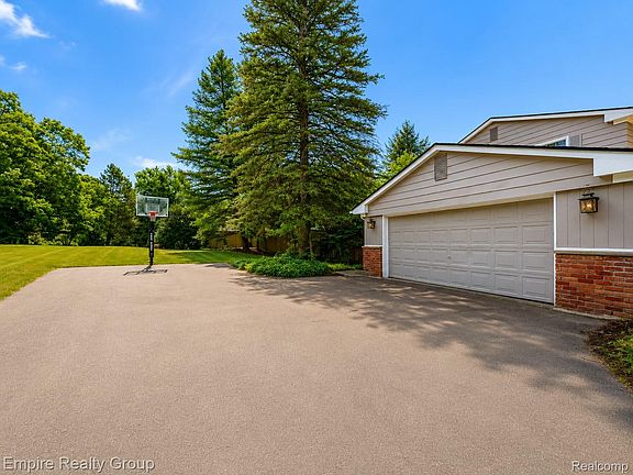 5th image of 5005 Wing Lake Rd