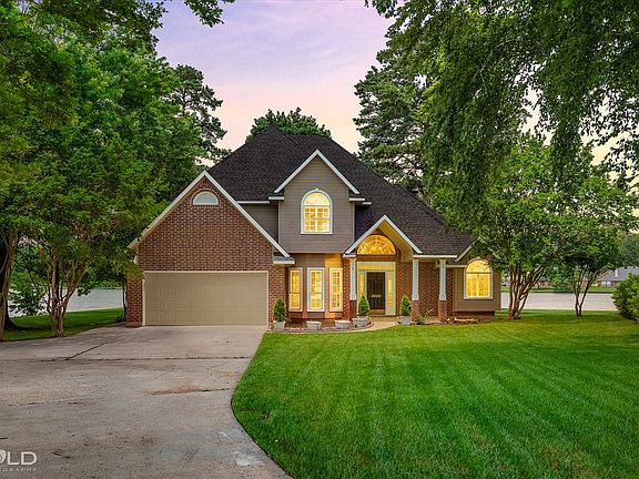 3rd image of 3600 Crestview Cir