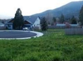 104 Ponderosa Dr, Rogue River, OR 97537