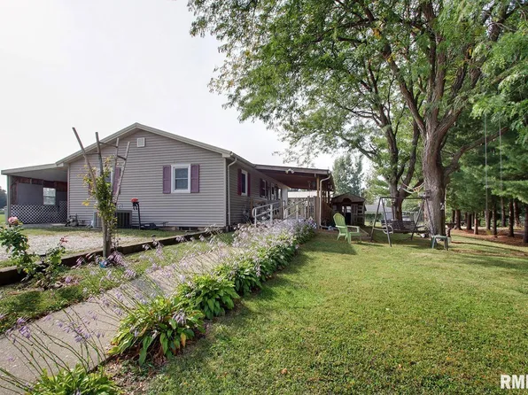 448 W Washington St, Mendon, IL 62351