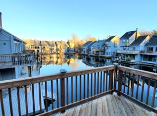 11182 Glade Dr, Reston, VA 20191