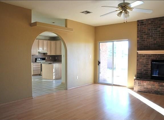 4th image of 330 Cottonwood Dr