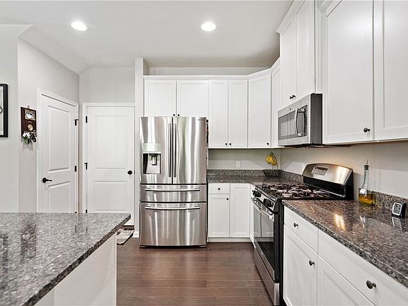 4th image of 8056 Hinsdale Ln
