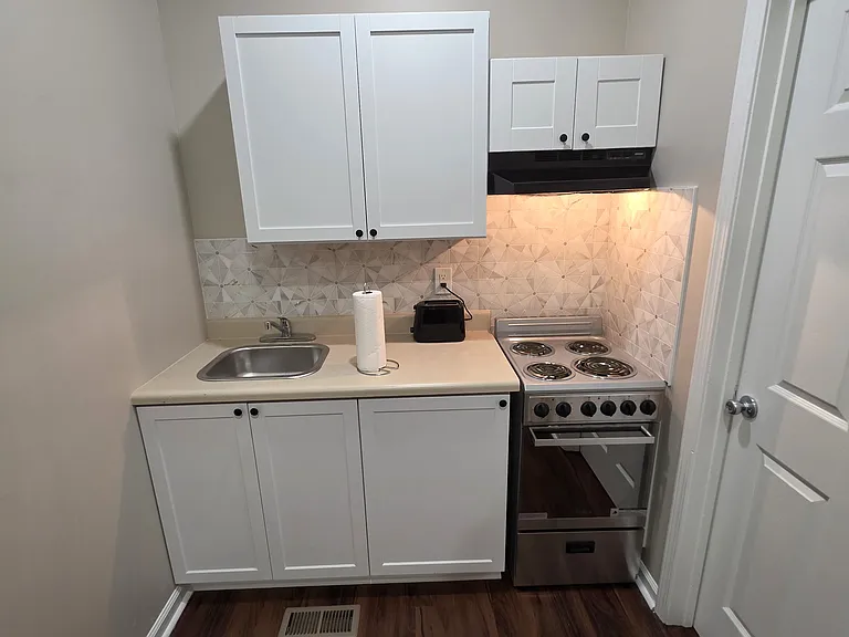 736 Prince Pl NW #4 — Photo 5