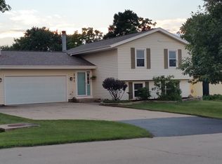 207 Westfield Rd, Winnebago, IL 61088