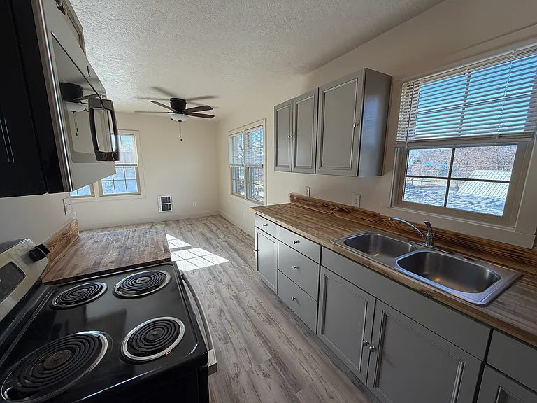 903 State St #4 — Photo 9