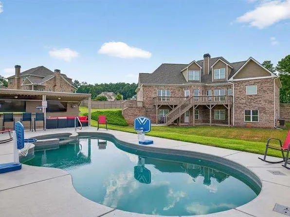 2112 Meadowood Cv, Monroe, GA 30655