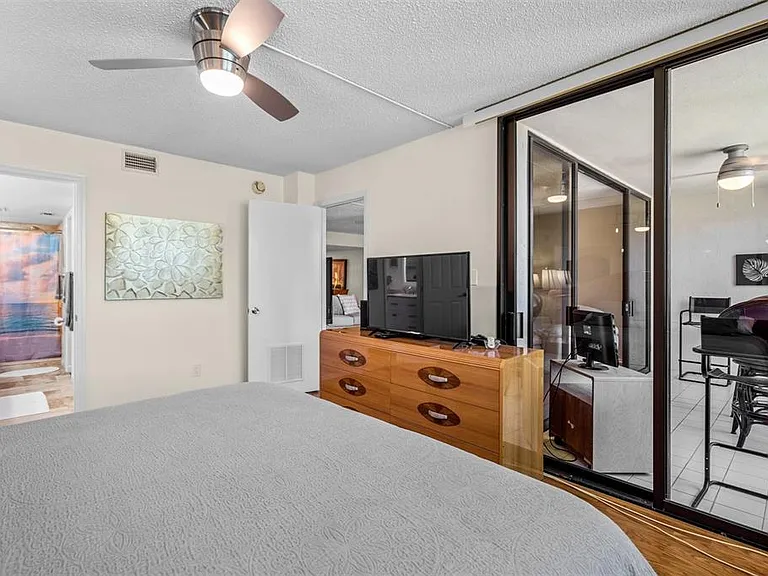 8770 Midnight Pass Rd #402B — Photo 19