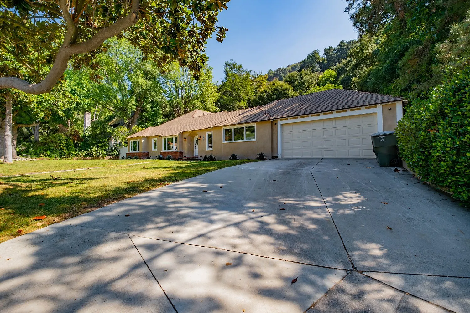 4 bed, 2598 sqft, $8,500 — Photo 3
