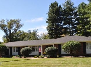 200 Cayuga Rd, Indian Hills, KY 40207