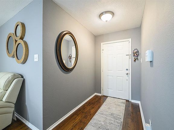 4th image of 2809 Drycreek Ln