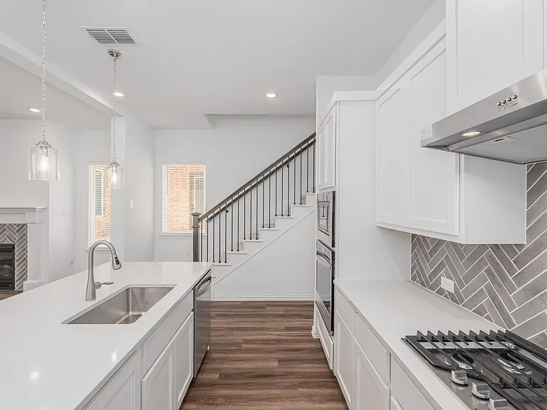 908 Utica Dr — Photo 21