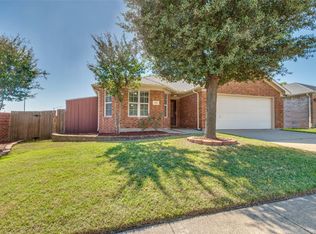 816 E Huitt Ln, Euless, TX 76040