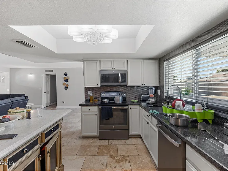 4716 W Christy Dr — Photo 15