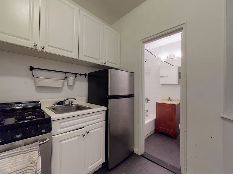 432 E 83rd St #3D — Photo 5