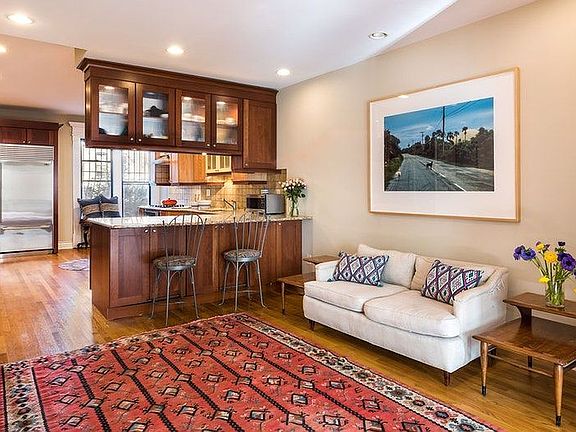 3rd image of 529 1st St #2/3