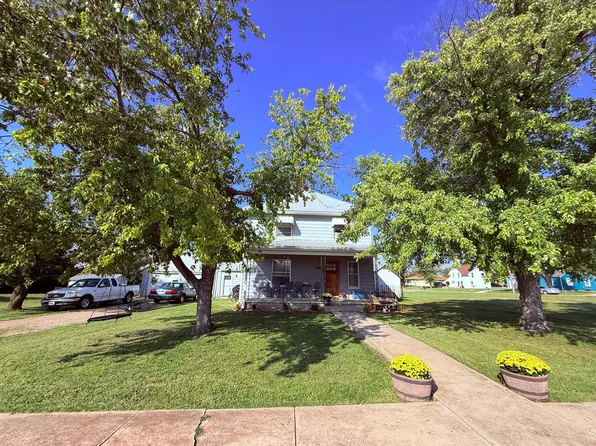 622 N 2nd St, Lincoln, KS 67455
