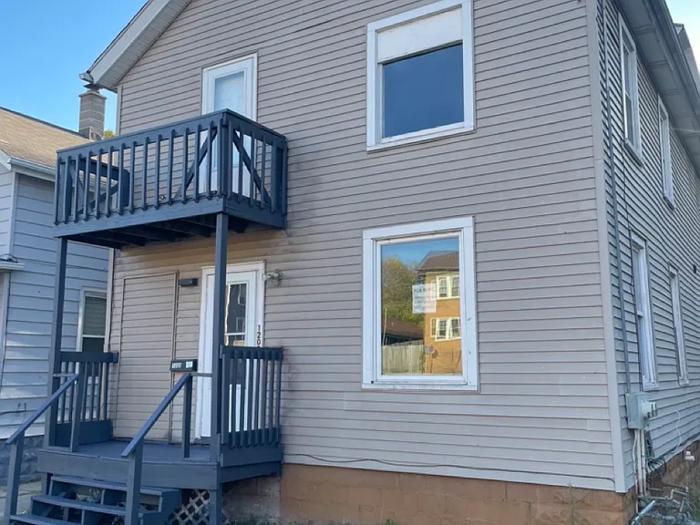 1209 N Main St — Photo 1