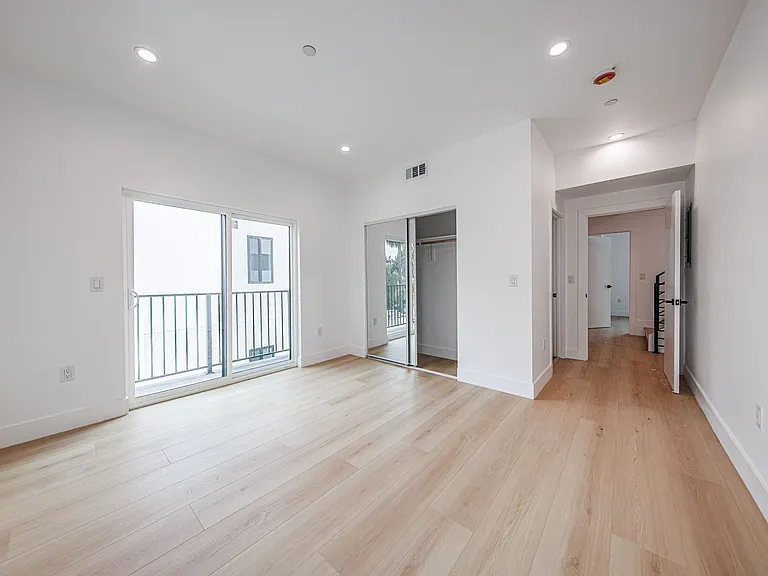 2026 Luxury 3, 4 & 5 Bed Townhomes — Photo 121