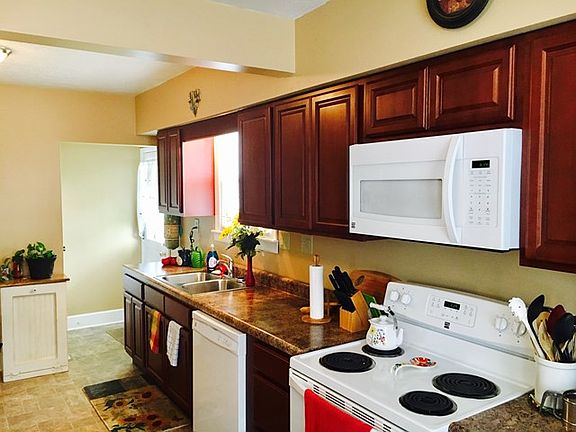 5th image of 37 Bryant Cir