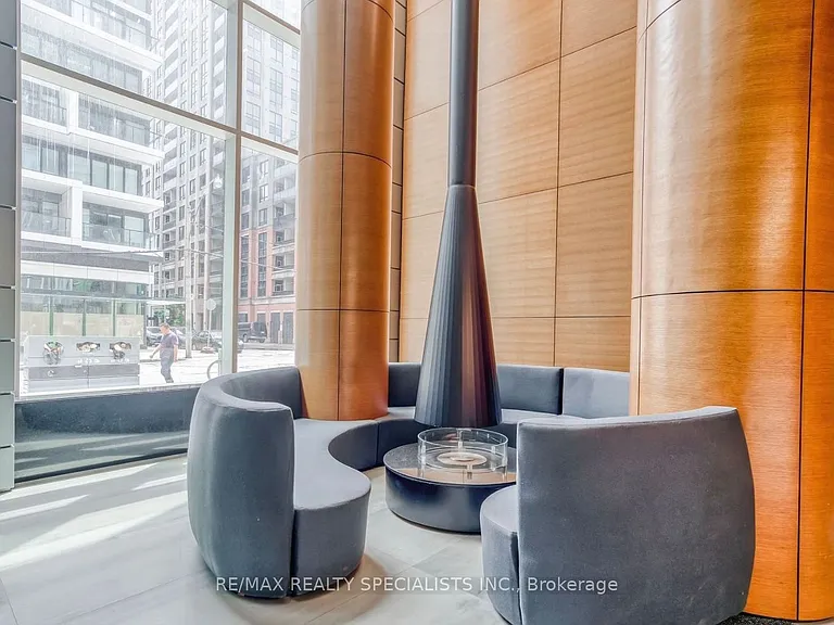 68 Shuter St #905 — Photo 2