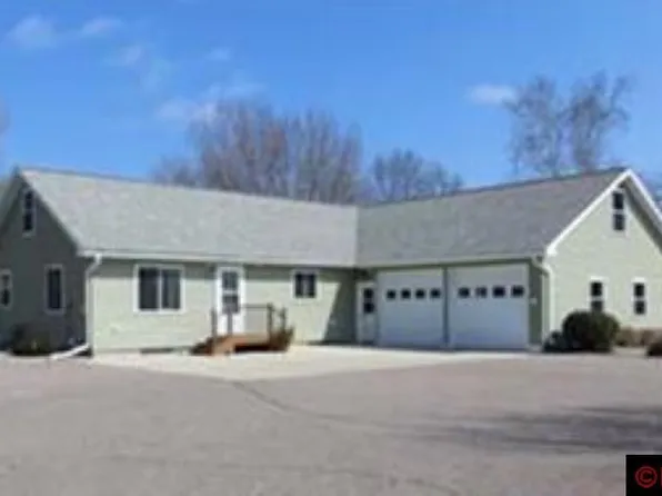 711 Schanus Dr, Sleepy Eye, MN 56085