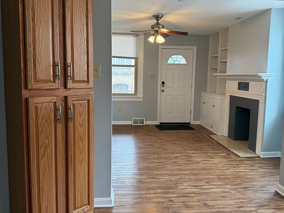 Living Room/ Dining Area
