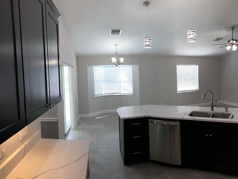 545 Grace St — Photo 13