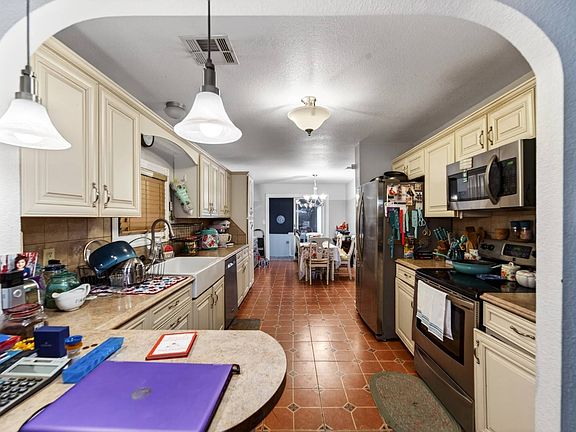 4th image of 806 N Johnson St