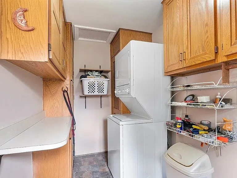 511 E Olive St — Photo 5