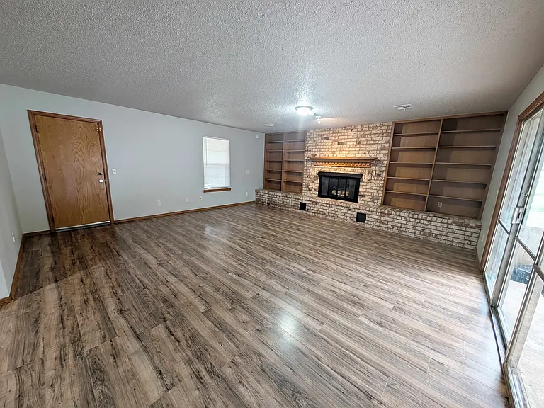 1915 S Jensen Ave — Photo 8