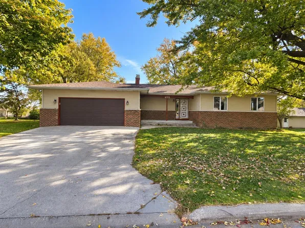 455 2nd St N, Winthrop, IA 50682