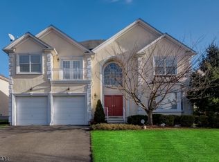 91 Edgemere Rd, Livingston, NJ 07039